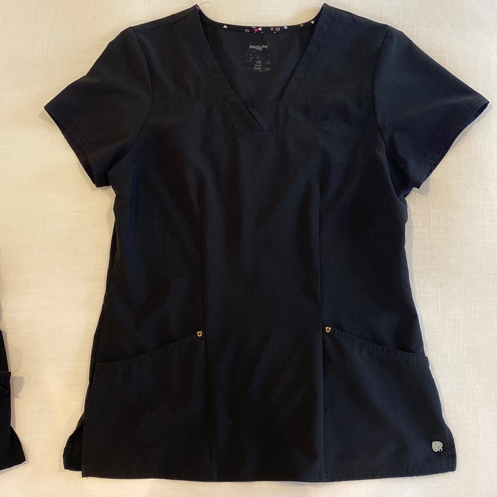 Woman’s scrub top heartsoul